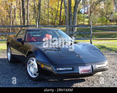 Corvette Coupé 1995 in Schwarz C4 mit roter Innenausstattung Stockfoto