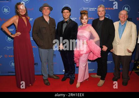 New York, USA. 12. Aug. 2023. Eva Dorrepaal, Kevin Corrigan, Mars Roberge, Debra Haden, Jeff Musillo und Brian Murphy, die am 12. August 2023 am Abschlussabend des Festival of Cinema NYC 2023 im Regal UA Midway in New York, NY, teilnehmen. (Foto: Efren Landaos/Sipa USA) Guthaben: SIPA USA/Alamy Live News Stockfoto