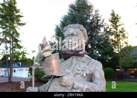 "Kupfergekleidete Romantik blüht, die elegante erste Geste eines Gentleman, die eine blühende Verbindung inmitten des Flüsterens und der zärtlichen Gefühle der Natur bietet." Stockfoto