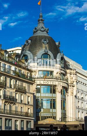 FRANKREICH. PARIS (75) 4TH. ARRONDISSEMENT. DIE OLYMPISCHEN RINGE, AM FUSSE DER FASSADE DES RATHAUSES, IN ERWARTUNG DER OLYMPISCHEN SPIELE 2024 IN PARIS Stockfoto