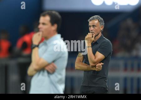 Paris, Frankreich. 12. Aug. 2023. Luis Enrique während des französischen Fußballspiels L1 zwischen Paris Saint-Germain und FC Lorient im Parc des Princes Stadion in Paris am 12. August 2023. Foto: Lionel Urman/ABACAPRESS.COM Kredit: Abaca Press/Alamy Live News Stockfoto