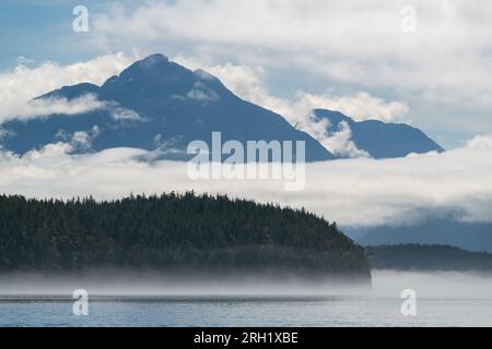 Broughton Archipel und Great Bear Rainforest Landschaft auf Walbeobachtungsexpedition, Telegraph Cove, Vancouver Island, Kanada. Stockfoto