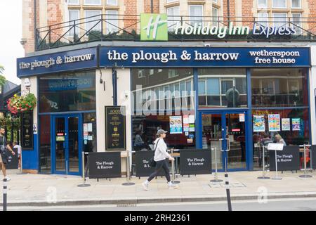 The Plough & Harrow, ein Weatherspoon Pub in Hammersmith, London, Großbritannien Stockfoto