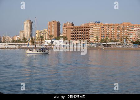 Blick am frühen Morgen auf Fuengirola, Provinz Málaga, Spanien. Stockfoto