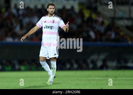 Cesena, Italien. 12. Aug. 2023. Manuel Locatelli vom FC Juventus Gesten während des Vorsaison-Testspiels zwischen dem FC Juventus und Atalanta BC im Orogel-Stadion am 12. August 2023 in Cesena, Italien. Kredit: Marco Canoniero/Alamy Live News Stockfoto