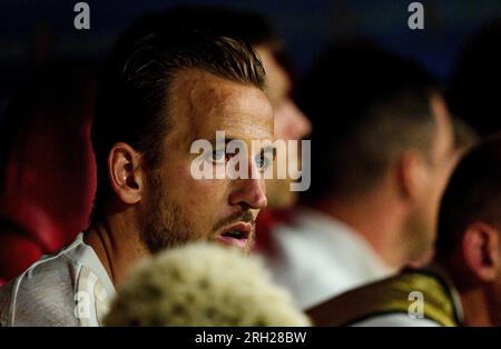 München, Deutschland. 12. Aug. 2023. Harry Kane, FCB 9 Sad auf der Bank nach dem Finalspiel des Super Cup 2023 FC BAYERN MUENCHEN – RB LEIPZIG 0-3 am 12. August 2023 in München. Staffel 2023/2024, 1. Bundesliga, FCB, München Kredit: Peter Schatz/Alamy Live News Kredit: Peter Schatz/Alamy Live News Stockfoto