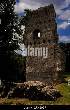 Torhaus-Turm der normannischen Burg in Bramber in West Sussex, England, wurde in den frühen 1100s Jahren um mehr als 15 Meter auf eine Höhe von drei Stockwerken errichtet. Stockfoto