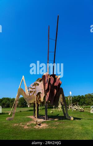 Grashüpfer in der Feldskulptur am Enchanted Highway in North Dakota Stockfoto
