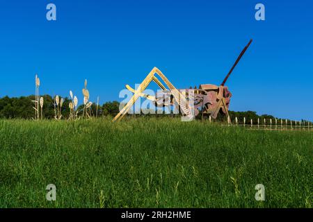 Grashüpfer in der Feldskulptur am Enchanted Highway in North Dakota Stockfoto