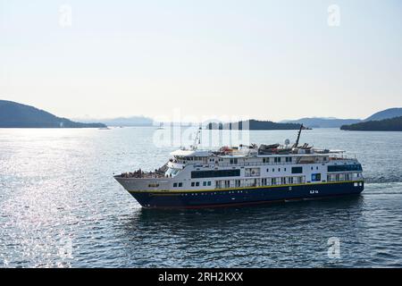 Blick auf das Kreuzfahrtschiff National Geographic Quest in Sitka, Alaska Stockfoto