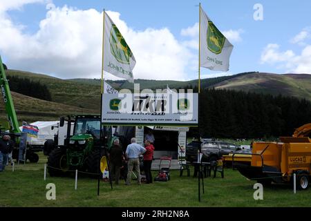 Peebles, Großbritannien. 13. Aug. 2023. Peebles, Großbritannien. Peebles Agricultural Society, Grand Open Show, findet am Sonntag, den 13. August 2023, auf den Feldern der Nether Horsburgh Farm, Cardrona, Peebles statt. Pferde und Vieh sowie Ausstellungen von Landmaschinen, Hauptveranstaltungen von StuntWorld International auch in der Hauptringarena am Nachmittag besuchten große Menschenmassen die Veranstaltung, die dieses Jahr an einem Sonntag stattfand. Kredit: Rob Gray/Alamy Live News Stockfoto