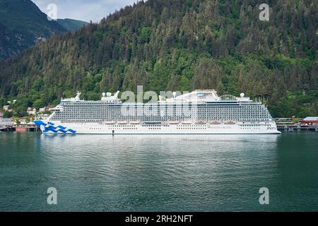 Blick auf die Princess Cruises, Discovery Princess Kreuzfahrtschiff in Juneau, Alaska Stockfoto