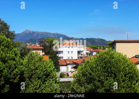 Landschaft und Blick auf das neue Luxushotel Toscana Stockfoto