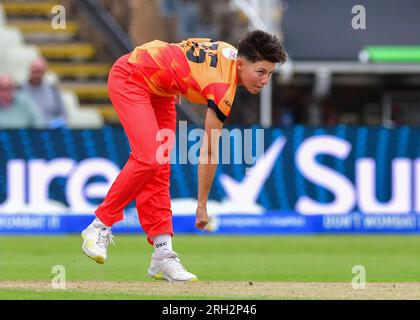 Birmingham, Großbritannien. 13. August 2023 - Edgbaston Cricket Ground, Birmingham. Veranstaltung: The 100 Double Header (Herren und Frauen): Birmingham Phoenix V Oval Invincibles. Bildunterschrift: Issy Wong - Bowler - (Birmingham Phoenix) Bowling. Bild: Mark Dunn/Alamy Live News (Sport) Stockfoto