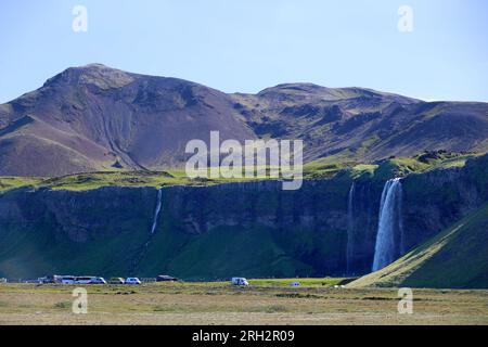 Seljalandsfoss Wasserfall in der Gemeinde Rangárþing Eystra an der Ringstraße zwischen Hvolsvöllur und Skógar-Island Stockfoto