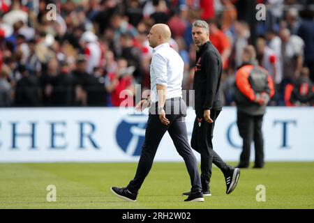 ROTTERDAM - (lr) Feyenoord Coach Arne Slot, Feyenoord Assistenztrainer Marino Pusic während des niederländischen Premier-League-Spiels zwischen Feyenoord und Fortuna Sittard im Feyenoord Stadium de Kuip am 13. August 2023 in Rotterdam, Niederlande. AP | Niederländische Höhe | BART STOUTJESDYK Stockfoto