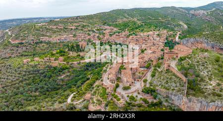 Alquezar historisches Dorf in Huesca, Aragon, Spanien. Einst eine maurische Hügelfestung, wird das Dorf jetzt von der Kirche Santa Maria dominiert. Nominierter Pre Stockfoto