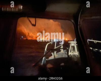 Küstenwache, Behörden reagieren weiterhin auf Western Maui Fires Foto von Petty Officer 3. Class David Graham U.S. Coast Guard District 14 Hawaii Pacific Stockfoto