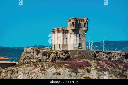 Alte Burg von Guzman El Bueno und Tarifa in Spanien, Blick vom Strand Stockfoto