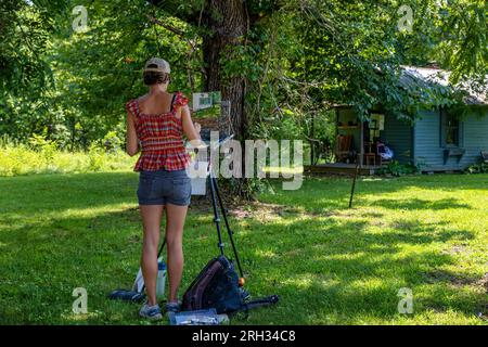 Rugby, Tennessee, USA - 29. Juli 2023: Künstlerisches Flugbild einer kleinen Hütte. Stockfoto