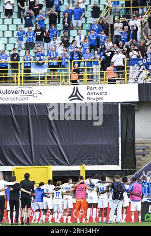 Brügge, Belgien. 13. Aug. 2023. Genk-Rennspieler feiern nach dem Sieg eines Fußballspiels zwischen Cercle Brügge und KRC Genk am Sonntag, den 13. August 2023 in Brügge, am 3/30. Tag der ersten Division der belgischen Meisterschaft „Jupiler Pro League“ 2023-2024. BELGA FOTO TOM GOYVAERTS Kredit: Belga News Agency/Alamy Live News Stockfoto