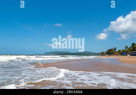 Küste des Arabischen Meeres an sonnigen Sommertagen in Süd-GOA, Agonda in Indien Stockfoto