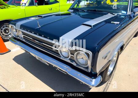 Little Elm, Texas - 11. Juni 2023: Plymouth Belvedere GTX auf der Automobilausstellung. Stockfoto