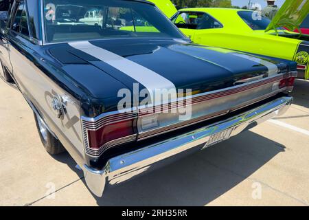 Little Elm, Texas - 11. Juni 2023: Plymouth Automobile auf einer lokalen Automesse. Stockfoto