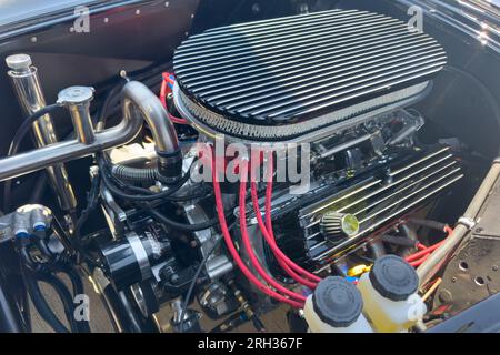 Little Elm, Texas - 11. Juni 2023: Nahaufnahme des Cobra Jet-Triebwerks auf der Automesse. Stockfoto