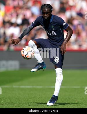 Tottenham Hotspur's Yves Bissouma in Aktion während des Premier League-Spiels im GTECH Community Stadium, London. Foto: Sonntag, 13. August 2023. Stockfoto