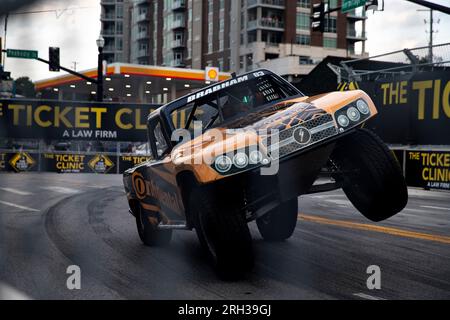 Nashville, Tennessee, USA. 5. Aug. 2023. MATT BRABHAM (83) aus Indianapolis, AUF Rennstrecken während des Stadion Super Truck Race, das den Big Machine Music City Grand Prix auf den Straßen von Nashville in Nashville, Tennessee, unterstützt. (Kreditbild: © Colin Mayr Grindstone Media Grou/ASP) NUR REDAKTIONELLE VERWENDUNG! Nicht für den kommerziellen GEBRAUCH! Stockfoto