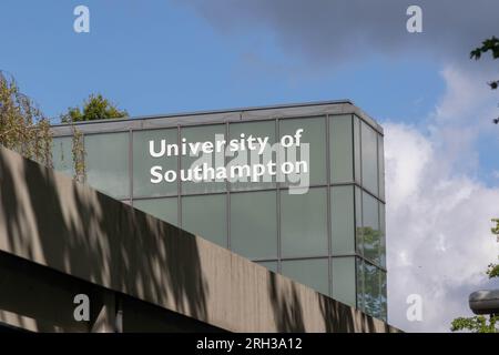 Southampton, Großbritannien - 6. August 2023:- Ein Gebäude an der University of Southampton Stockfoto