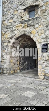Southampton, Großbritannien - 6. August 2023:- das West Gate, Teil der mittelalterlichen Mauern von Southampton Stockfoto
