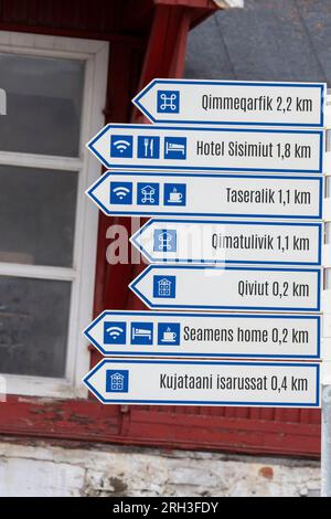Grönland, Sisimiut. Straßenschilder. Stockfoto