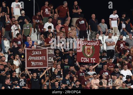 Monza, Italien. 13. Aug. 2023. AC Reggiana-Fans während des Spiels der Coppa Italia Round of 32 im U-Power Stadium in Monza. Der Bildausdruck sollte lauten: Jonathan Moscrop/Sportimage Credit: Sportimage Ltd/Alamy Live News Stockfoto