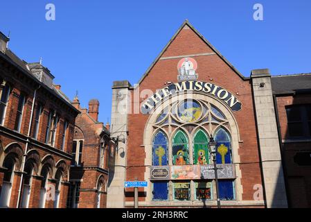 The Mission Pub, auf Posterngate, in der Nähe des Hafens, in Hull's Old Town, das an den Wochenenden zu einem geschäftigen Nachtlokal wird, in Yorkshire's East Riding, Großbritannien Stockfoto