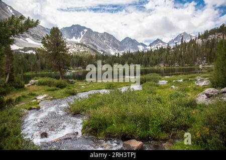 Little Lakes Valley ist ein beliebter Wanderort in der Eastern Sierra von Mono County, CA, USA. Stockfoto