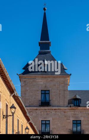 Zeitlose Eleganz: Machen Sie einen Spaziergang durch Lermas mittelalterliche Straßen und fesselnde architektonische Schätze Stockfoto