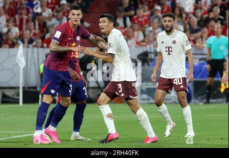 MÜNCHEN, Deutschland - 12. AUGUST 2023: 3 Uhr ist Minjae Kim aus Südkorea jetzt beim FC Bayern München als neuer Spieler angemeldet und Verteidiger in seinem ersten Spiel für seinen Verein, das hier während des Supercup-Fußballspiels zwischen dem FC Bayern Muenchen und RB LEIPZIG in der Allianz Arena in München am 12 gesehen wurde. AUGUST 2023, Deutschland. Ebenfalls im Bild 40, Noussair Mazraoui von FcBayern und die Spieler von RB Leipzig, 30 Benjamin Sesko, DFL, Fussball, 0:3 (Foto und Copyright @ ATP images / Arthur THILL (THILL Arthur / ATP / SPP) Stockfoto