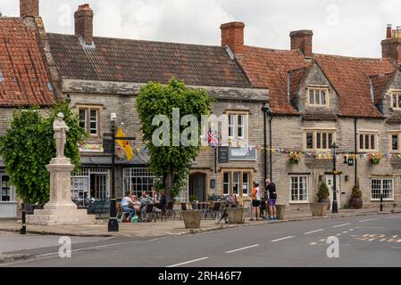 Somerton, Somerset, England, Großbritannien. 21. Juni 2023 Attraktiver Marktplatz in Somerton, ein malerisches Dorf in Somerset. Stockfoto