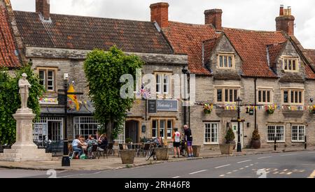 Somerton, Somerset, England, Großbritannien. 21. Juni 2023 Attraktiver Marktplatz in Somerton, ein malerisches Dorf in Somerset. Stockfoto