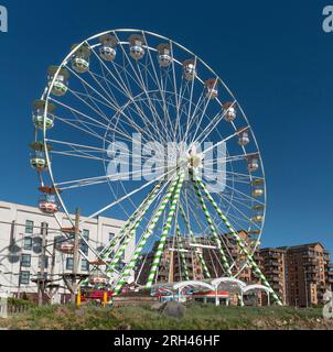 Weston Super Mare, Somerset, England, Großbritannien. 25. Juni 2023 weston Sky Wheel, Big Wheel, Unterhaltung, Spaß, rund, Kreis, Bewegung, Fahrt, Fahrten, Küste, Stockfoto