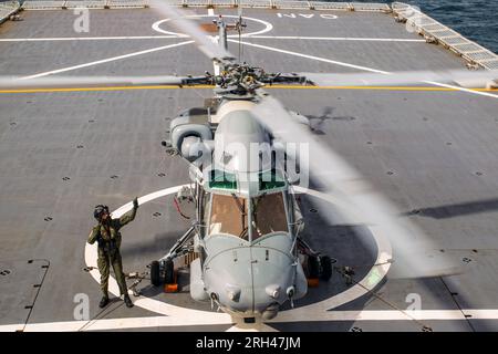 Ein Seasprite Helikopter an Bord der HMNZS Canterbury während der Teilnahme an einer internationalen Seefahrt-Übung im Hauraki-Golf, Auckland, Neuseeland Stockfoto