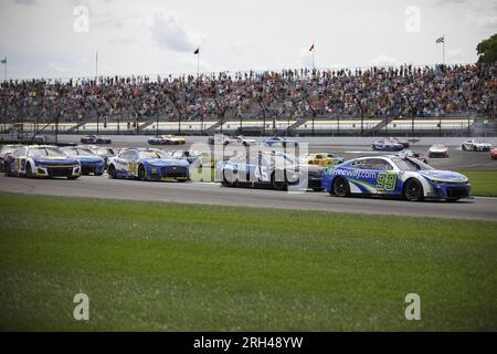 Indianapolis, USA. 13. Aug. 2023. INDIANAPOLIS, INDIANA - AUGUST 13: Daniel Suarez (Nr. 99 Trackhouse Racing Freeway.com Chevrolet) führt am 13. August 2023 in Indianapolis, Indiana, während der Verizon 200 auf dem Brickyard auf dem Indianapolis Motor Speedway an. ( Kredit: Jeremy Hogan/Alamy Live News Stockfoto