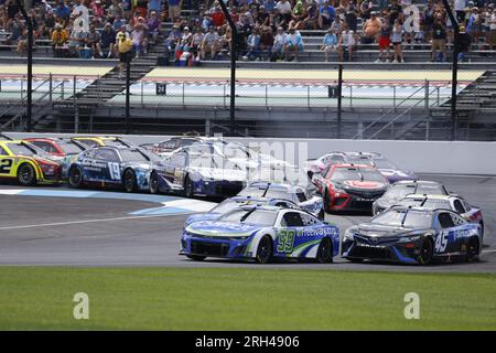 Indianapolis, USA. 13. Aug. 2023. INDIANAPOLIS, INDIANA - AUGUST 13: Daniel Suarez (Nr. 99 Trackhouse Racing Freeway.com Chevrolet) führt am 13. August 2023 in Indianapolis, Indiana, während der Verizon 200 auf dem Brickyard auf dem Indianapolis Motor Speedway an. ( Kredit: Jeremy Hogan/Alamy Live News Stockfoto