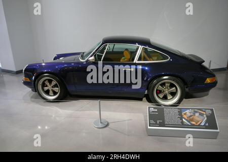 Los Angeles, Kalifornien, USA 10. August 2023 1990 Porsche 911 Carrera Car im Peterson Automotive Museum am 6060 Wilshire Blvd am 10. August 2023 in Los Angeles, Kalifornien, USA. Foto: Barry King/Alamy Stock Photo Stockfoto