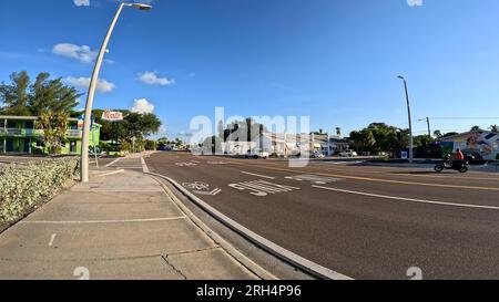 Treasure Island, FLA USA - 08 09 23: Treasure Island Beach Verkehr auf Gulf BLVD Stockfoto