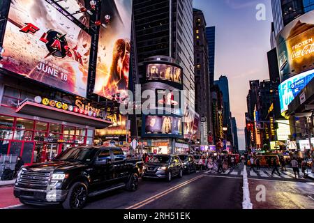 New York City, USA - 11. Juni 2023: Times Square im Zentrum von New york. ny City Street mit Plakatwand. broadway Street von new york city Stockfoto