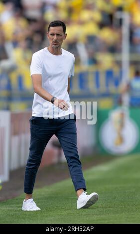 Leipzig, Deutschland. 13. Aug. 2023. Fußball: DFB Cup, Lok Leipzig - Eintracht Frankfurt, 1. Runde, Bruno Plache Stadion. Frankfurts Trainer Dino Toppmöller nach dem Spiel. Kredit: Hendrik Schmidt/dpa - WICHTIGER HINWEIS: gemäß den Anforderungen der DFL Deutsche Fußball Liga und des DFB Deutscher Fußball-Bund ist es verboten, im Stadion aufgenommene Fotos und/oder das Spiel in Form von Sequenzbildern und/oder videoähnlichen Fotoserien zu verwenden oder verwenden zu lassen./dpa/Alamy Live News Stockfoto