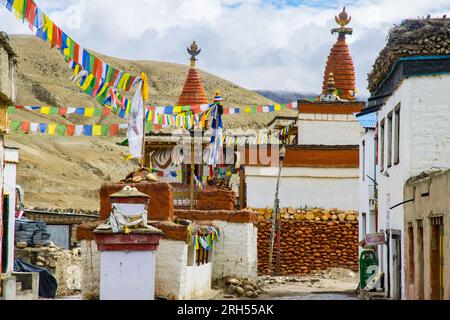 Lo Manthang, Nepal - 23. Juli 2023 : kleine Stupas und Gompas um das Königreich Lo Manthang im Obermustang von Nepal Stockfoto